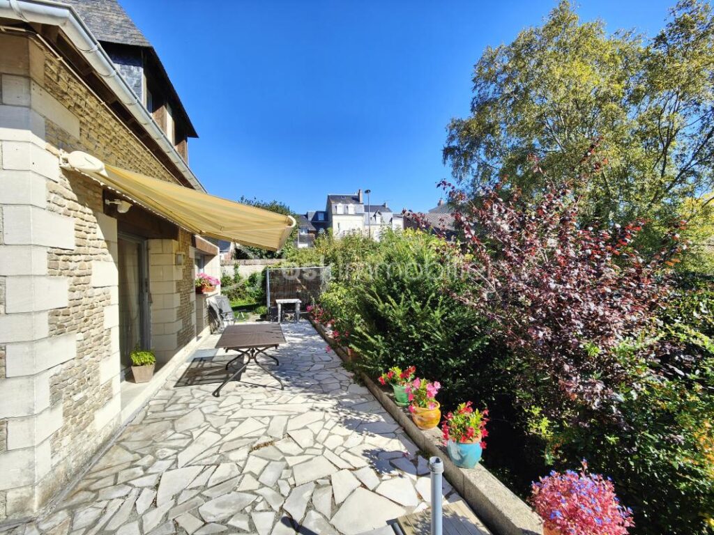 Plein centre, maison familiale av 5 ch sous-sol et jardin clos arboré ! – 8 pièces – 4 chambres – 180 m²