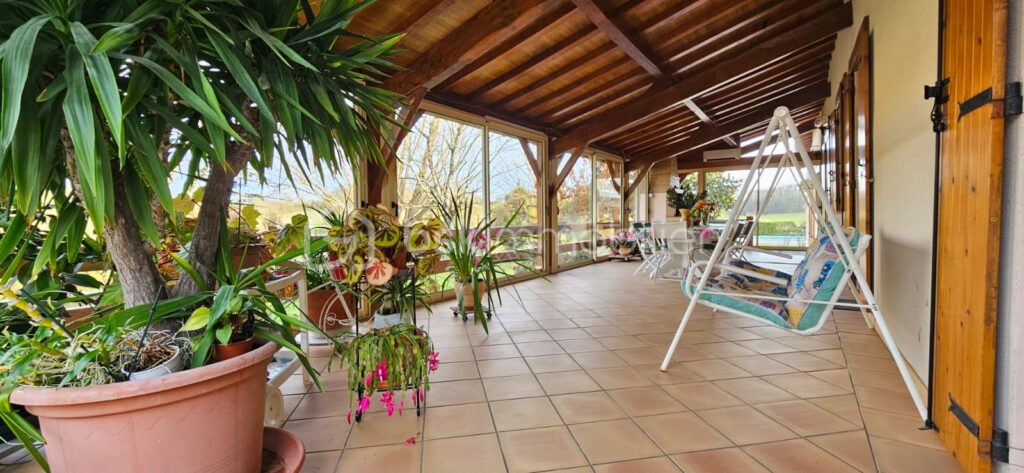 Havre de paix de 410m2 sur un terrain de 13000m2 avec Piscine – 11 pièces – 6 chambres – 410 m²