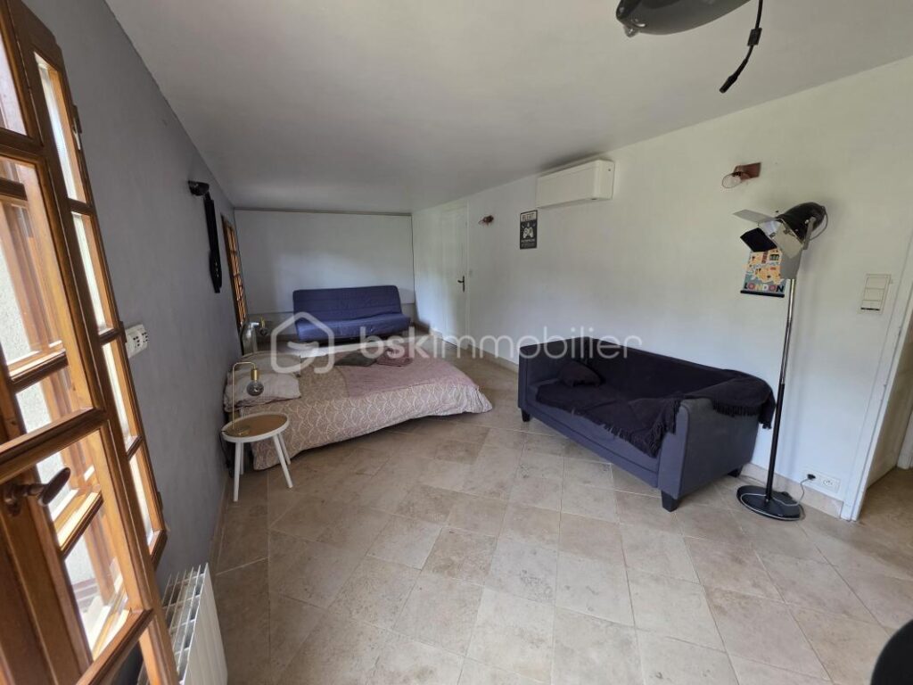 Propriété d’exception 16 pièces 7 chambres à Sens 5 minutes de la gare qui mène à Paris Bercy en 54 minutes – 16 pièces – 6 chambres – 367 m²