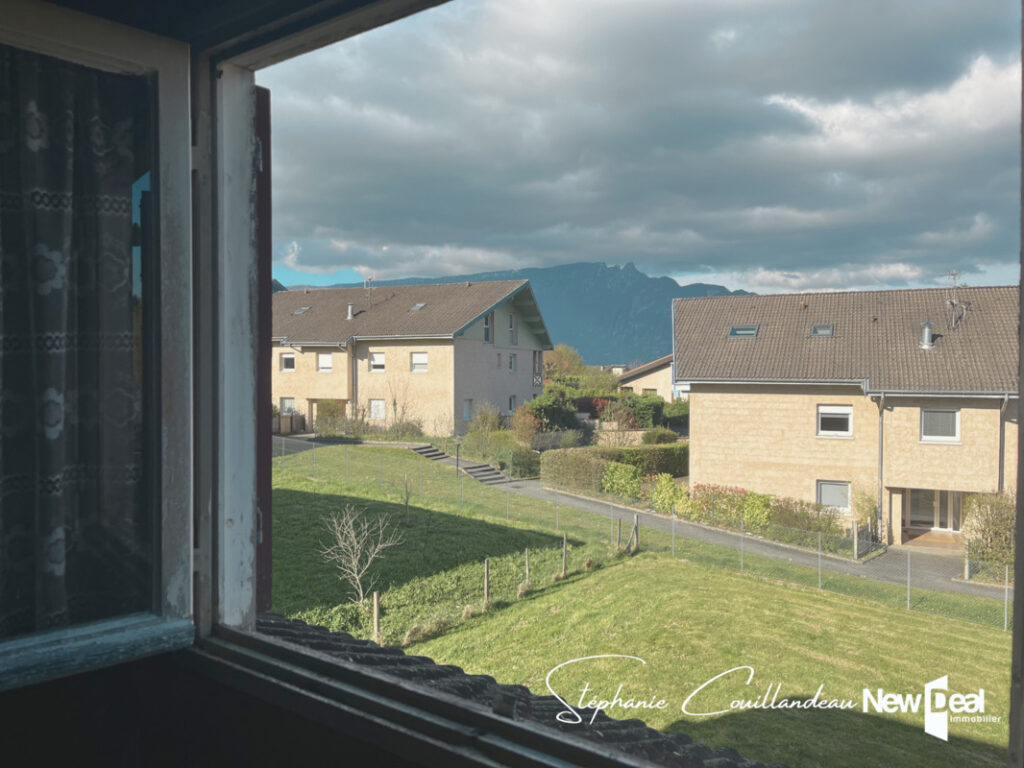 Grande maison à rénover sur grand terrain plat sur les hauteurs d’Aix les Bains – 7 pièces – 5 chambres – 177 m²