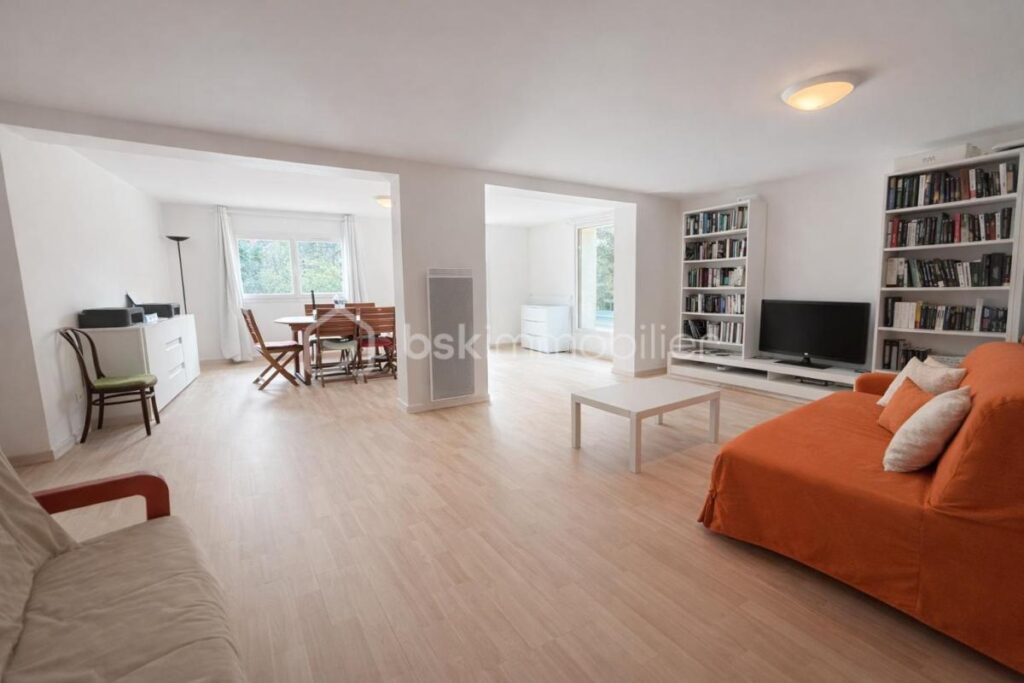 Maison familiale 183 m² avec piscine, grand terrain et vue nature – Rovon à proximité immédiate de Vinay – 6 pièces – 4 chambres – 183 m²