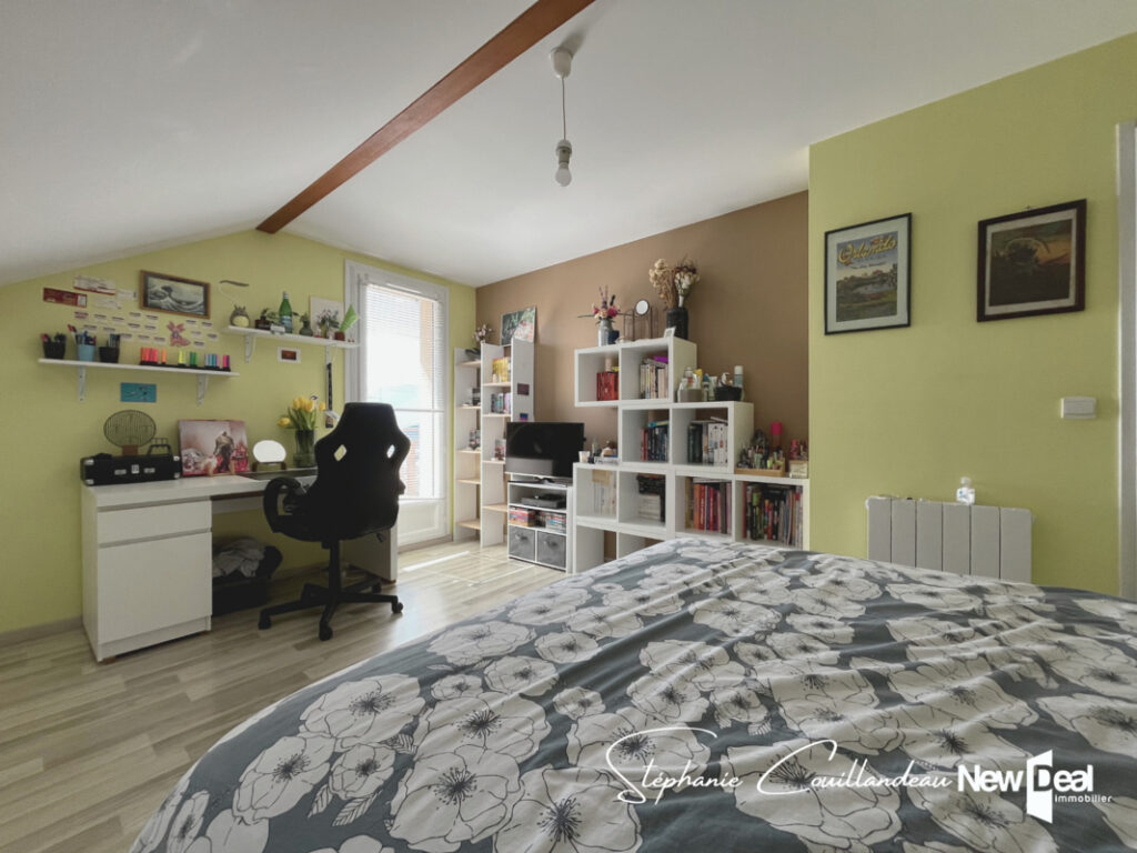 Jolie maison en parfait état avec grand terrain, piscine et belle vue lac à Grésy sur Aix – 5 pièces – 4 chambres – 119 m²