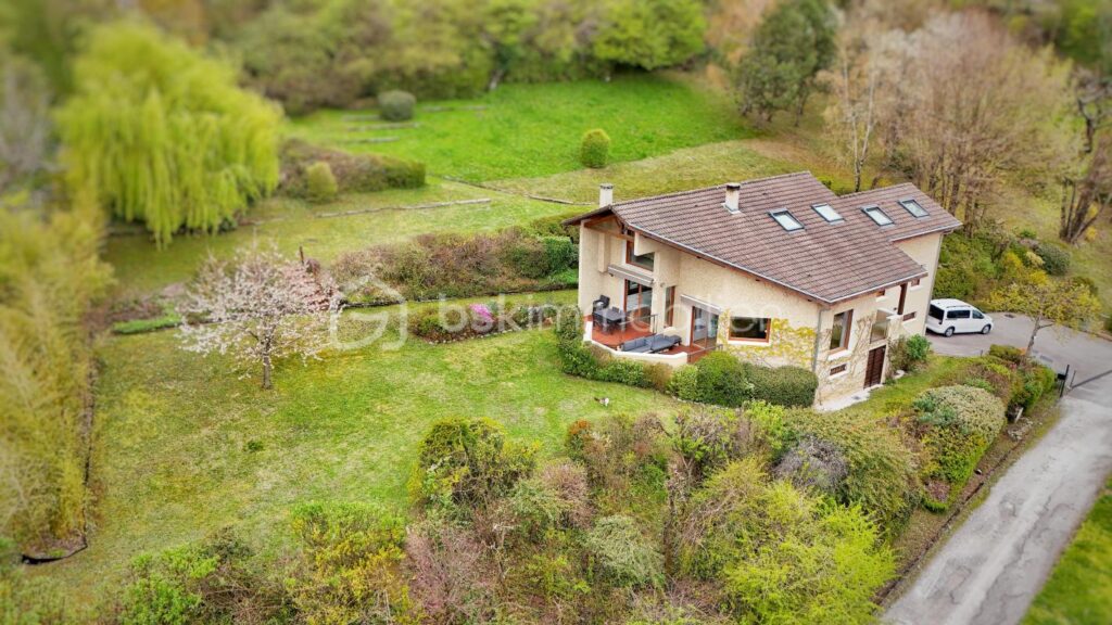 Maison d’architecte de 180m2 – 8 pièces – 7 chambres – 180 m²