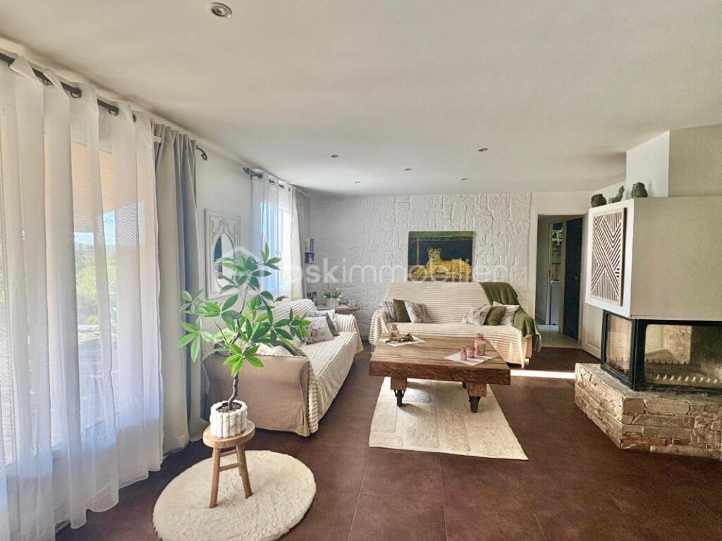 VENTE FAYENCE MAISON PLAIN-PIED 4 CHAMBRES PISCINE – 5 pièces – 4 chambres – 100 m²