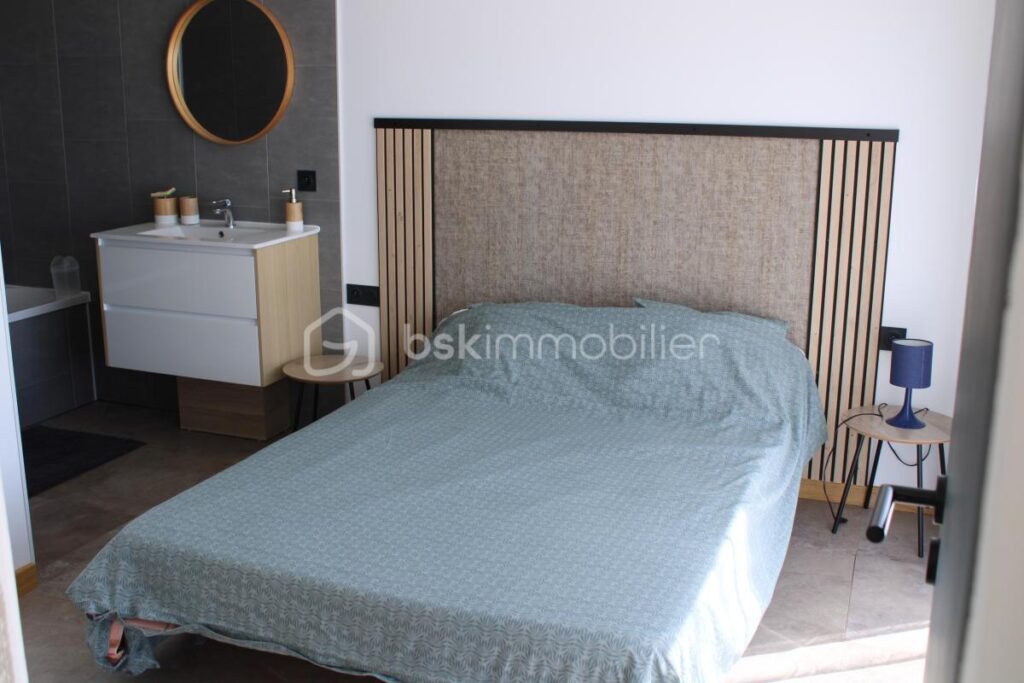 Ensemble Immobiler d&rsquo;exception composé de deux maisons neuves contemporaines + un terrain constructible en Haute Provence : Ideal investisseur – 12 pièces – 8 chambres – 300 m²