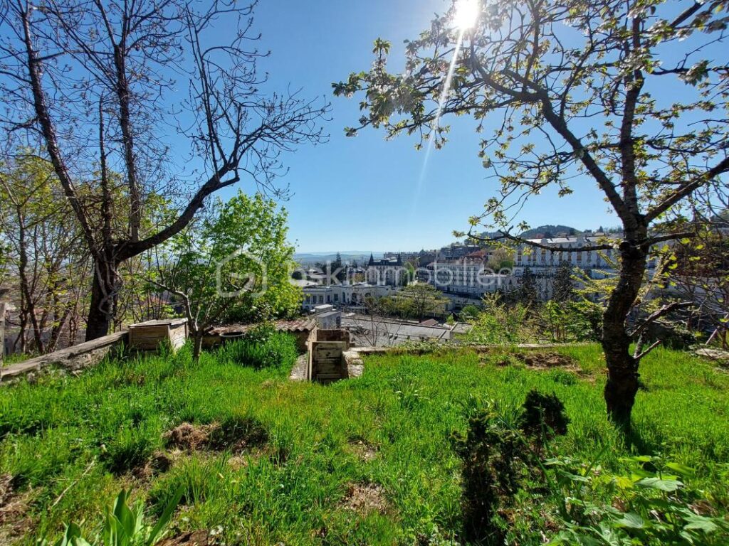 ✨ Appartement T3 avec jardin et vue exceptionnelle à Royat ✨ – 3 pièces – 2 chambres – 65 m²