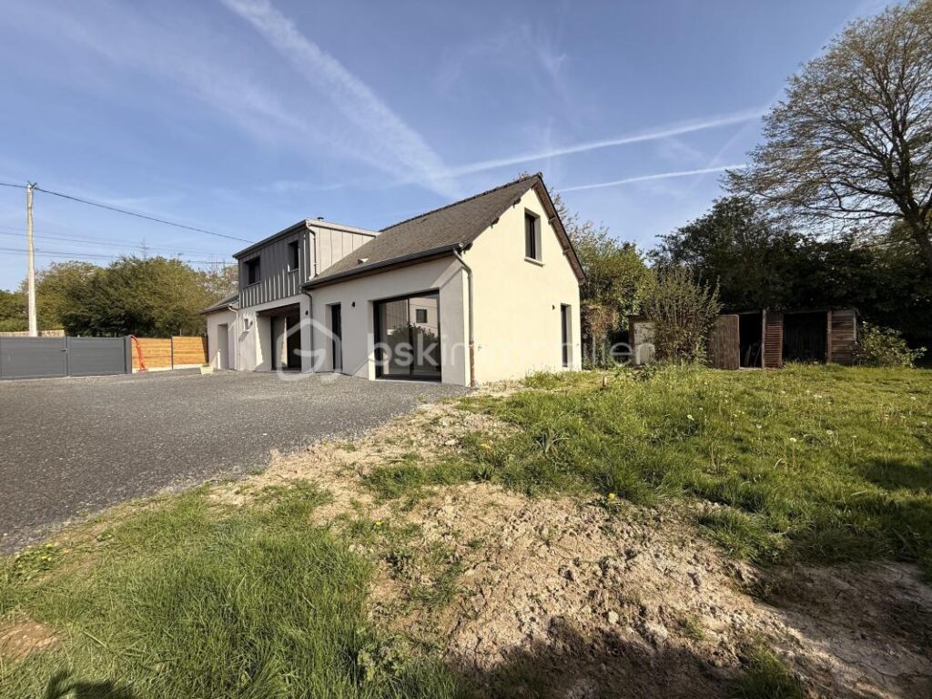 Maison de 104m2 entièrement rénovée – 4 pièces – 3 chambres – 104 m²