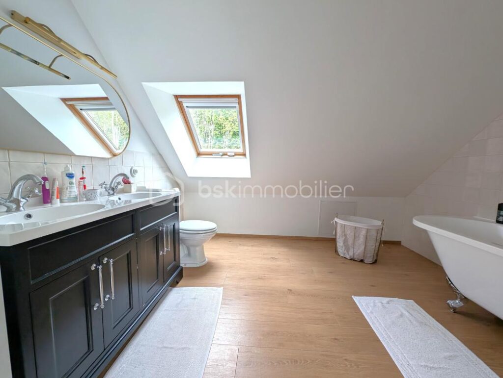 Maison de charme et sa dépendance 𝐚𝐮𝐱 𝐩𝐨𝐫𝐭𝐞𝐬 𝐝𝐮 𝐇𝐚𝐯𝐫𝐞, 𝐯𝐢𝐞 𝐝𝐞 𝐩𝐥𝐚𝐢𝐧-𝐩𝐢𝐞𝐝, 𝐣𝐚𝐫𝐝𝐢𝐧 𝐜𝐥𝐨𝐬 𝐞𝐭 𝐚𝐫𝐛𝐨𝐫é – 6 pièces – 4 chambres – 180 m²