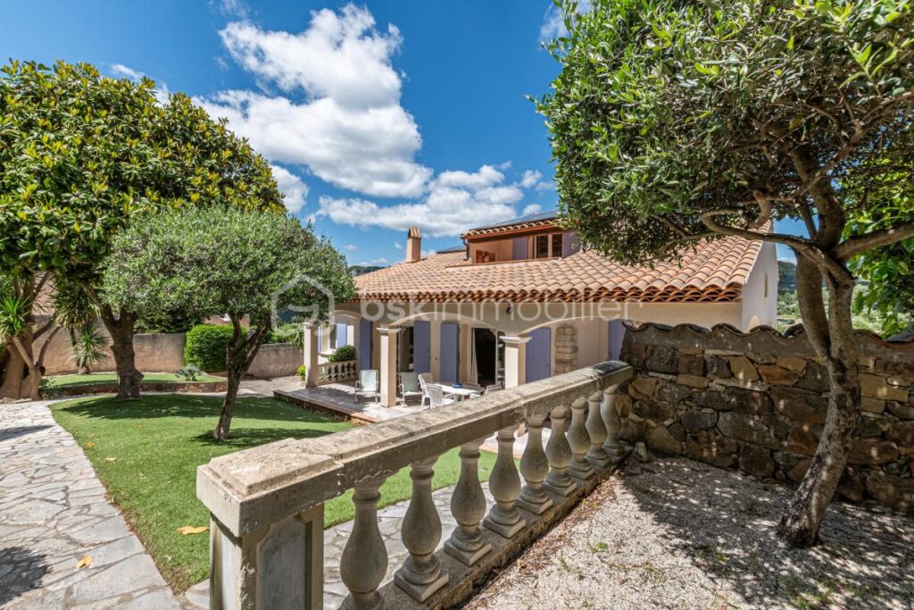 DPT VAR 83 : VERITABLE HAVRE DE PAIX – 6 pièces – 4 chambres – 160 m²