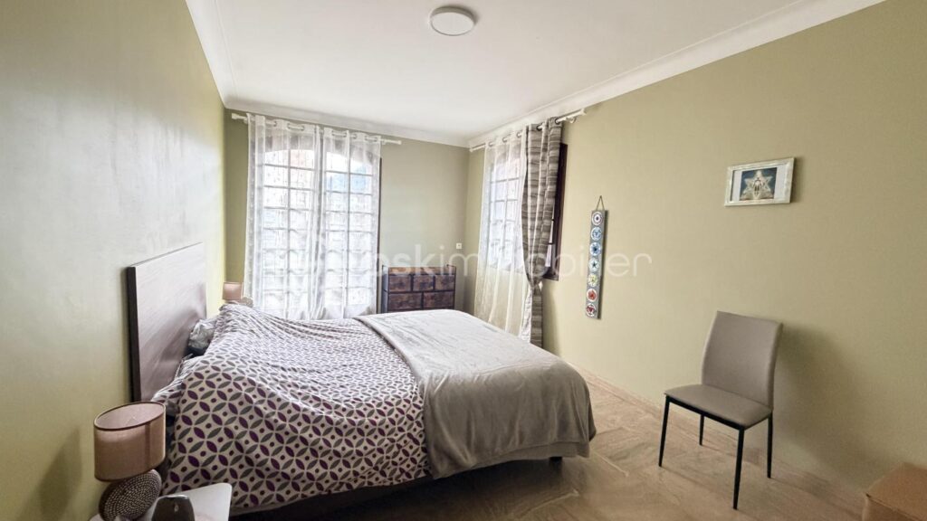 Maison 4 faces – 8 pièces – 5 chambres – 188 m²