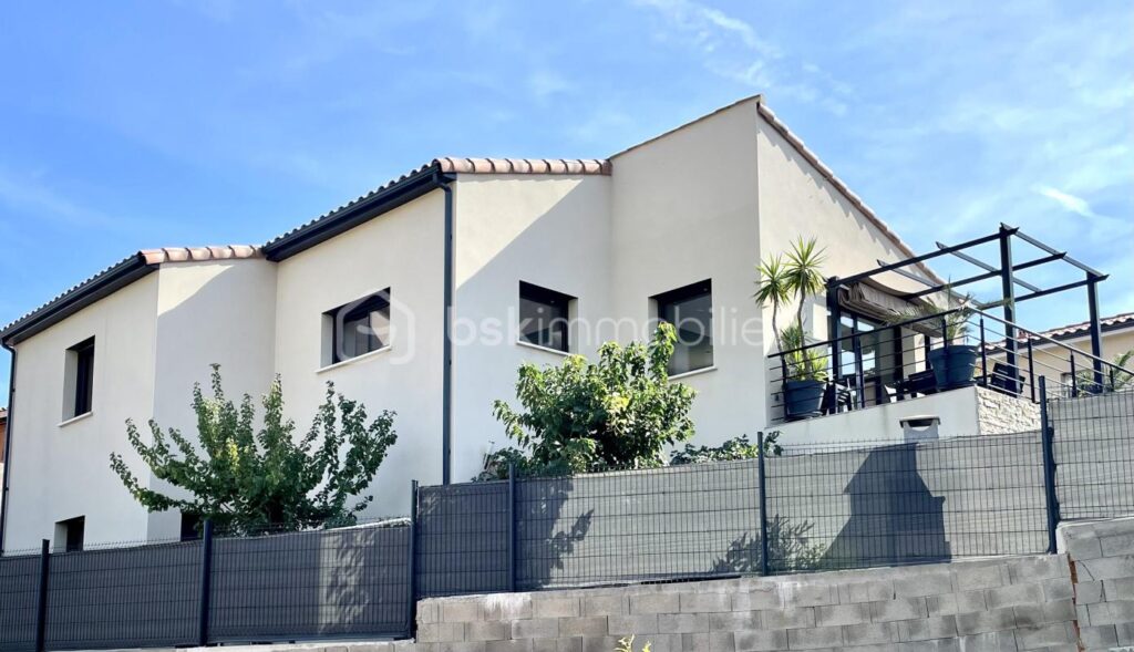 VILLA PLAIN PIED 186M²- VUE DEGAGEE -4 CHAMBRES-PISCINE- GARAGE- 34800 – 6 pièces – 5 chambres – 186 m²