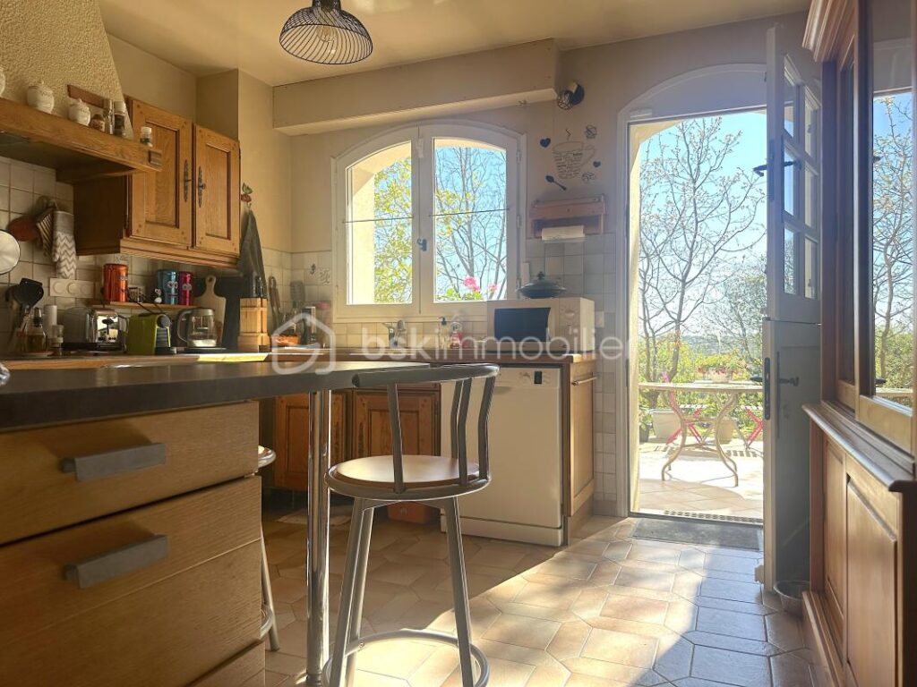 VILLA 7 PIÈCES – 200M2 – 7 pièces – 5 chambres – 200 m²