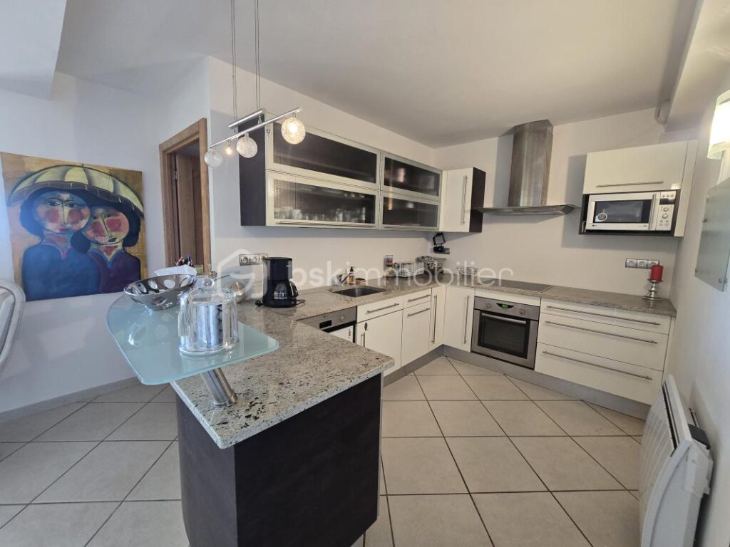 Villa de standing avec piscine à débordement et appartement indépendant – Bouzigues – 5 pièces – 4 chambres – 250 m²