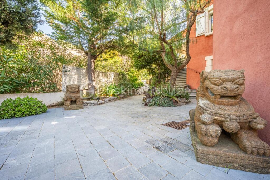 DPT VAR (83) – MAISON SPACIEUSE AVEC PISCINE et STUDIO – VUE MER – 8 pièces – 6 chambres – 172 m²