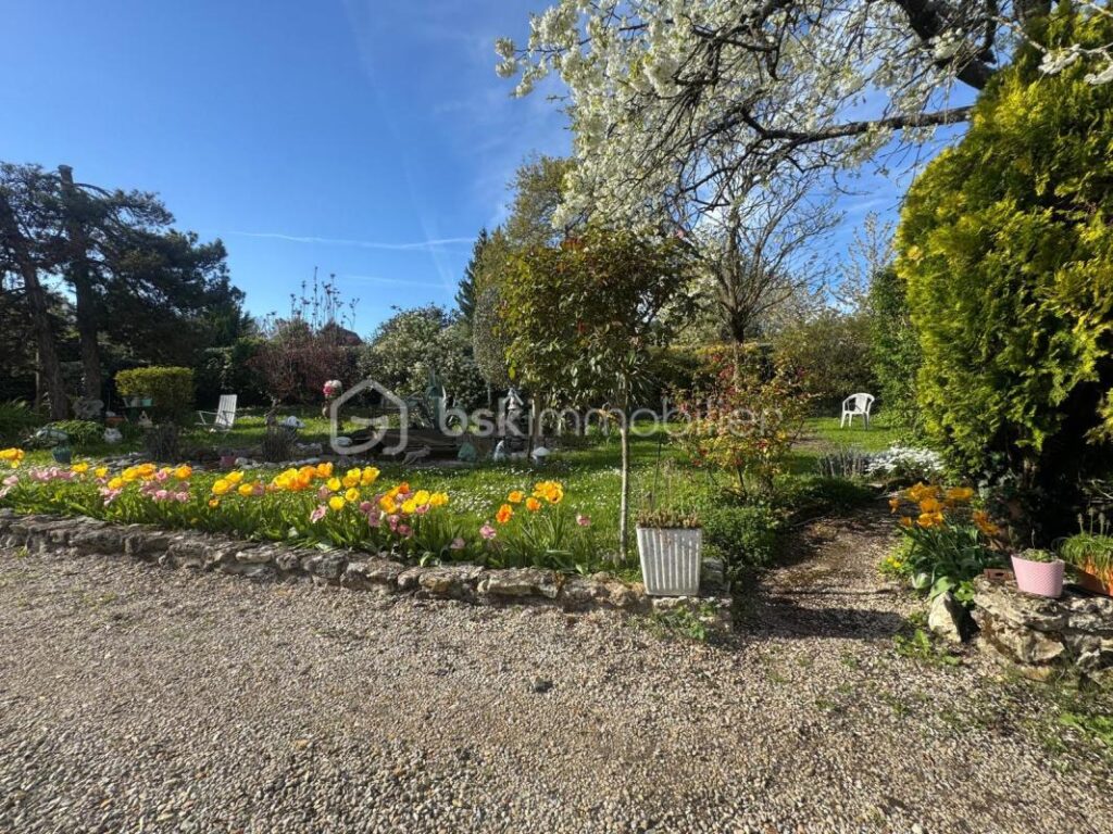 Maison traditionnelle 6 pièces au calme avec sous-sol/garage/terrasse/carport/jardin – 6 pièces – 5 chambres – 135 m²