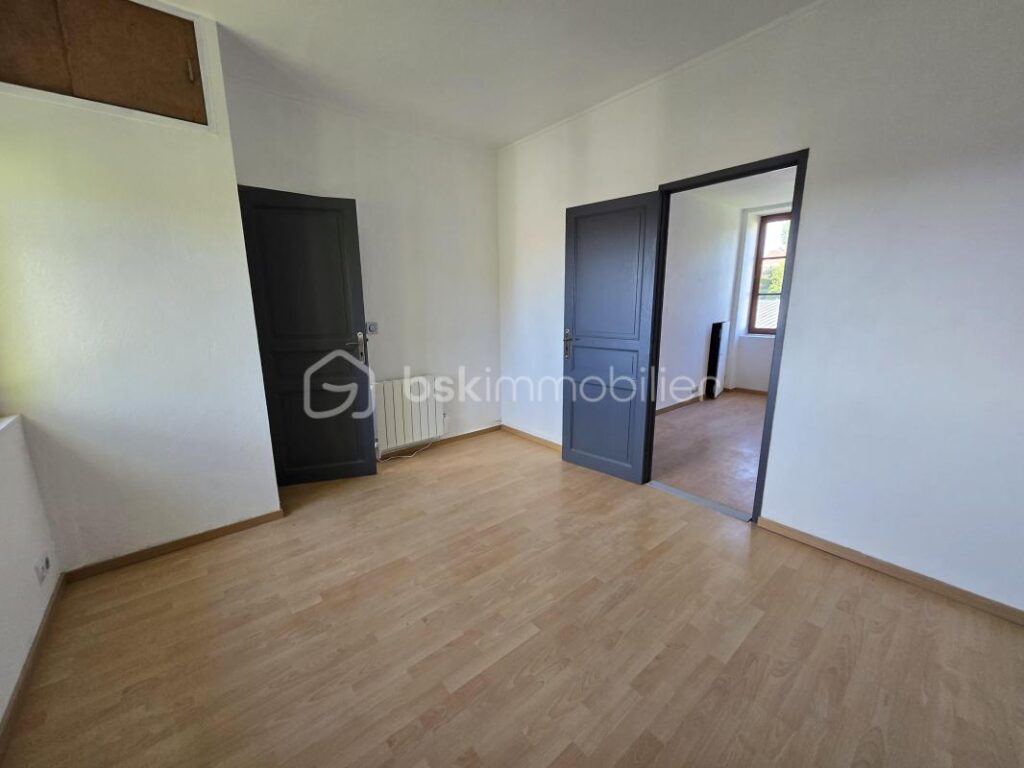 Magnifique Maison de village de 133m² à Saint Léger des Vignes – 6 pièces – 5 chambres – 133 m²