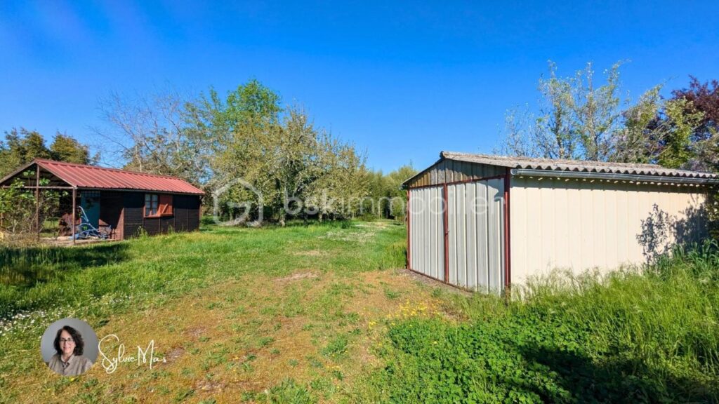 Ancienne grange en pierre sur 2,7 hectares avec vue dégagée au calme – 4 pièces – 3 chambres – 140 m²