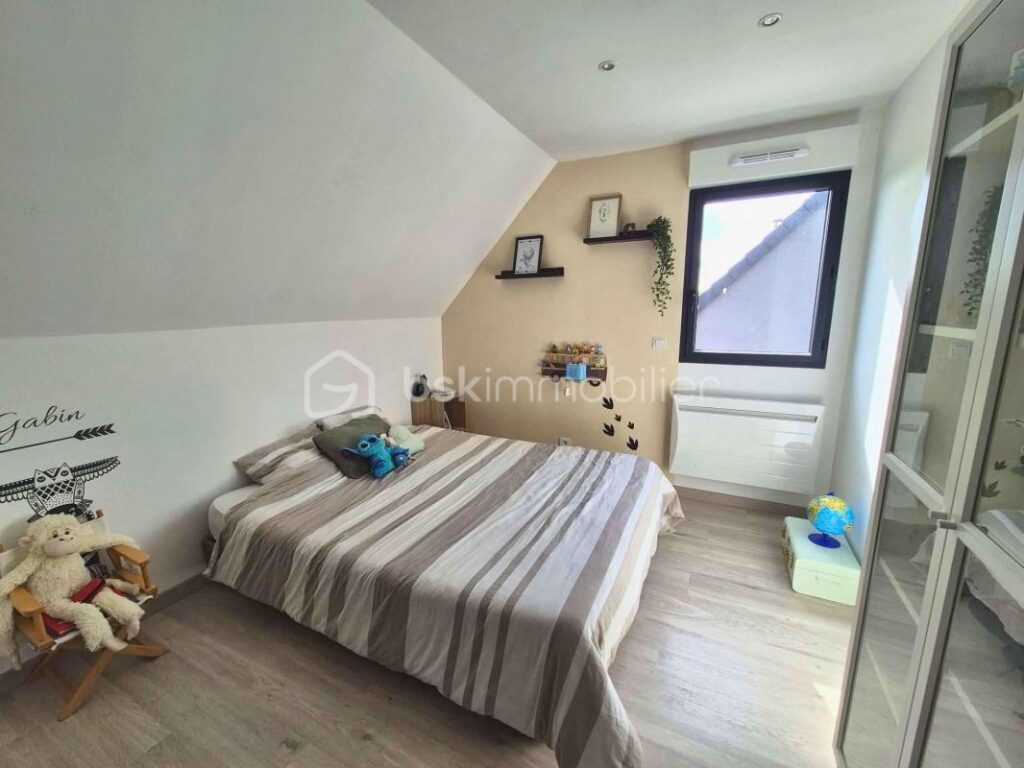 Exclusivité Maison contemporaine de 2018 – 154 m² – DPE A – Plain pied et Suite parentale – Terrain 1 139 m² – Garage – 6 pièces – 5 chambres – 154 m²