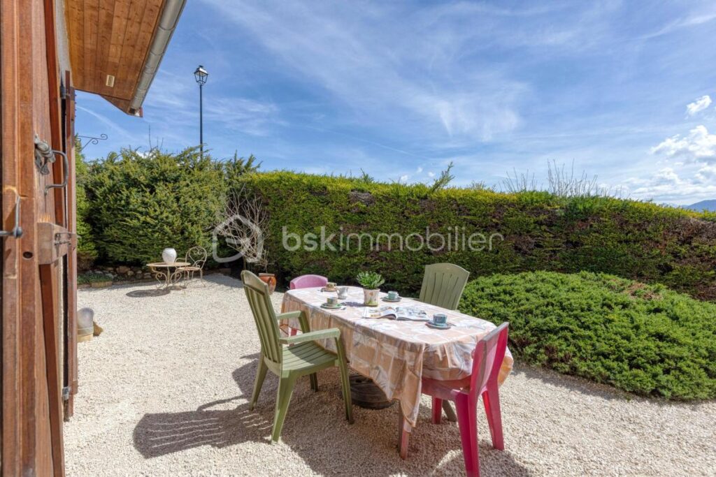 PRUNIERES 38350 – VILLA individuelle de PLAIN PIED de 124m² – 3 CHAMBRES, COMBLES à aménager. VUE EXCEPTIONNELLE, CADRE NATUREL privilégié – 5 pièces – 3 chambres – 124 m²