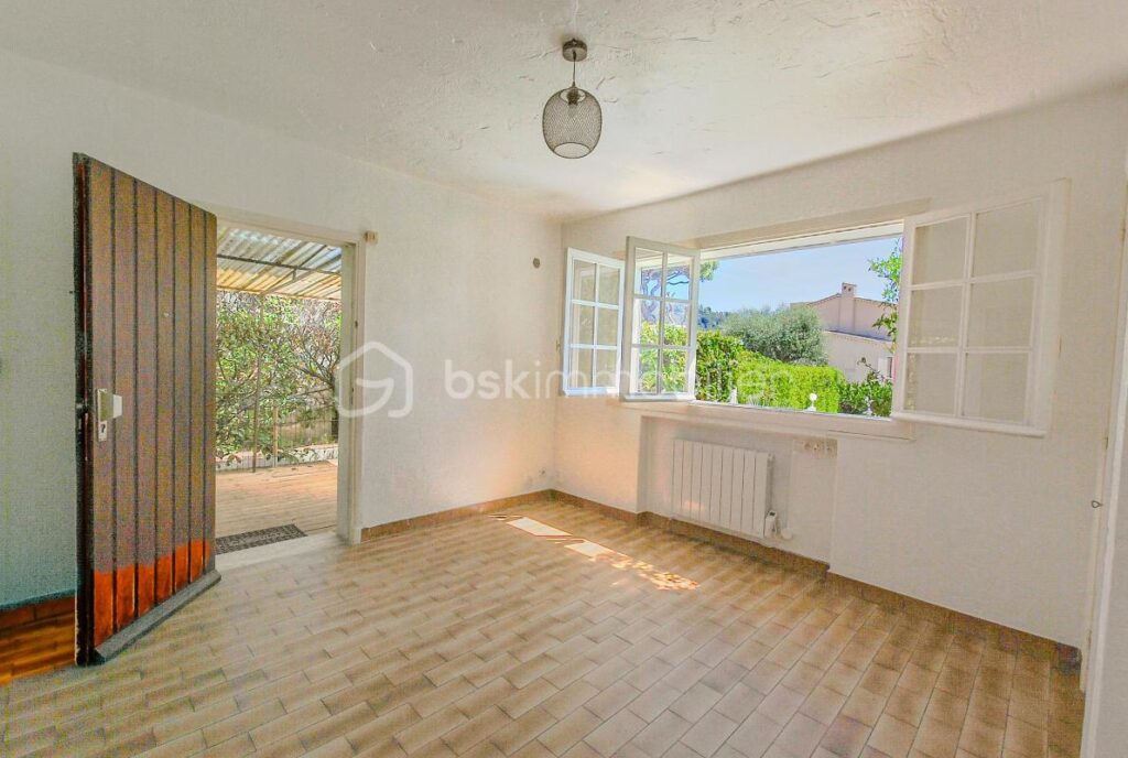 Demeure de caractère avec vue mer, piscine et multiples logements indépendants – 9 pièces – 6 chambres – 319 m²