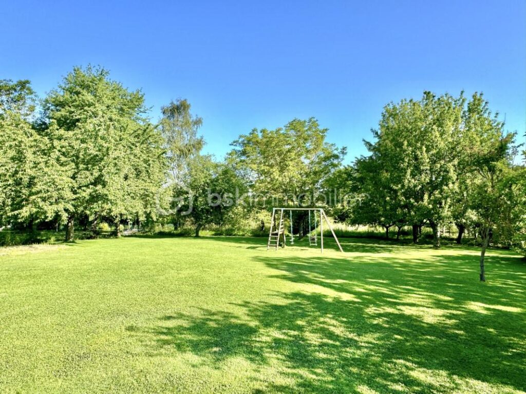 Fublaines – Maison d’architecte 200 m² + potentiel 250 m² – Terrain 3 500 m² – 8 pièces – 5 chambres – 192 m²