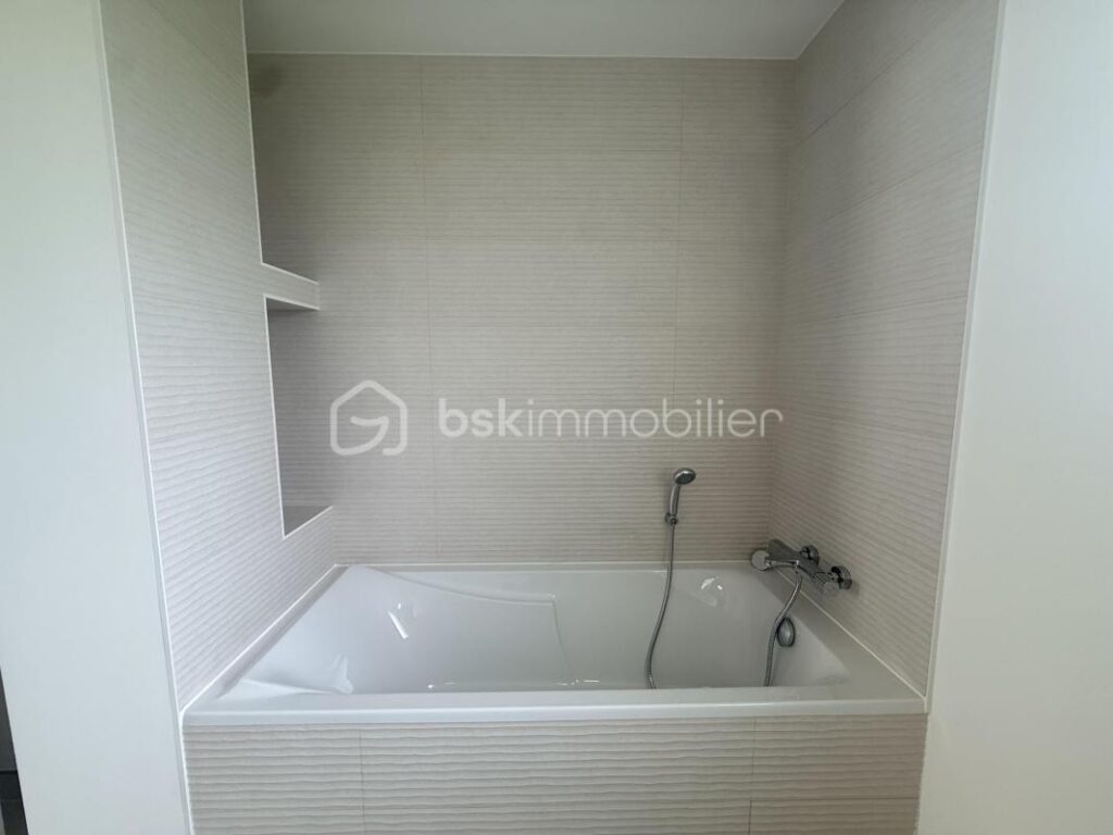 EN EXCLUSIVITÉ – Coup de cœur assuré – Maison neuve 123 m² – Vue exceptionnelle – À 15 min de Rennes – Garage – 6 pièces – 4 chambres – 123 m²