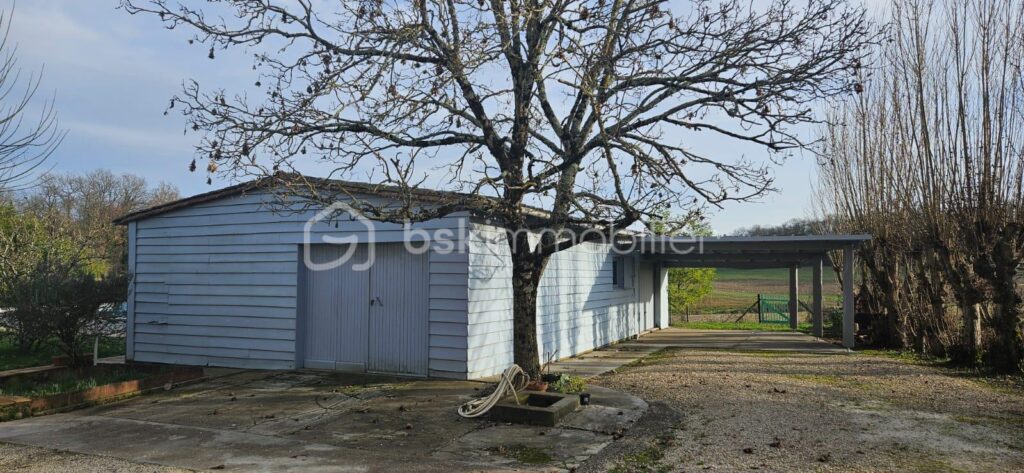 Havre de paix de 410m2 sur un terrain de 13000m2 avec Piscine – 11 pièces – 6 chambres – 410 m²