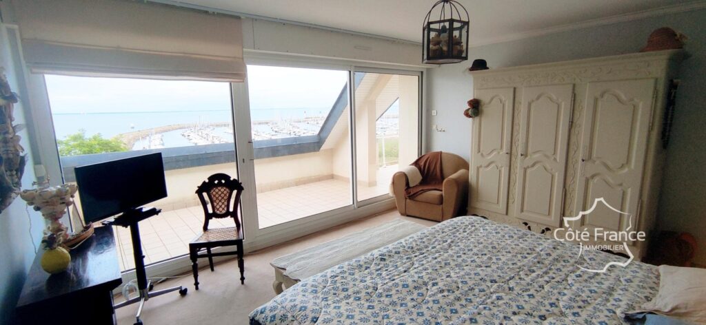 Appartement duplex exceptionnel – 170 m2 face à la mer dans – 6 pièces – 4 chambres – 170 m²