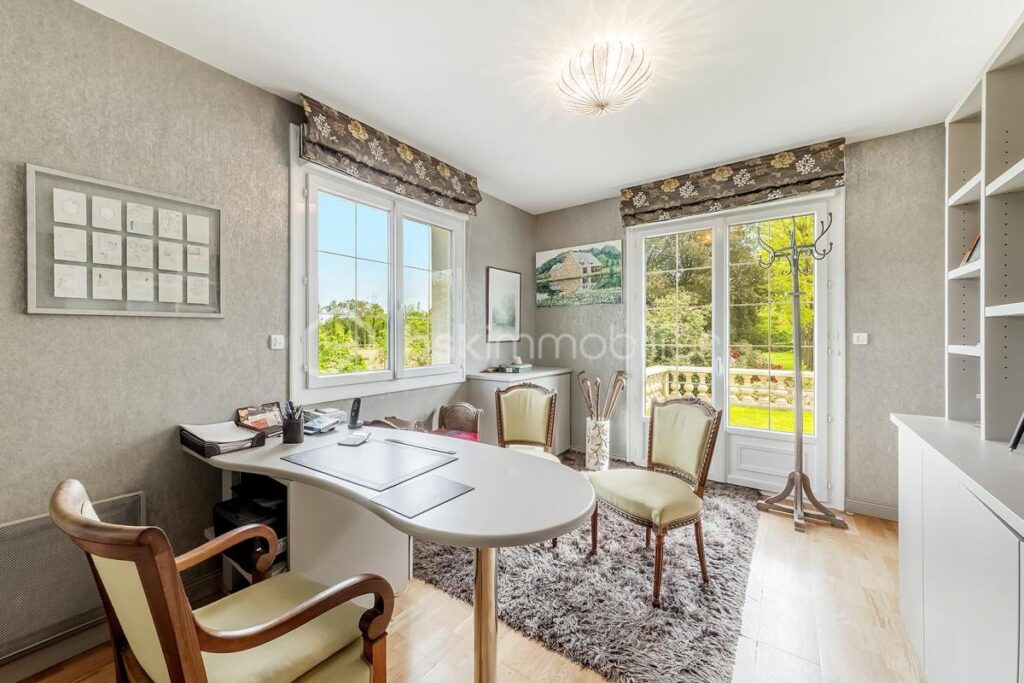 Maison d’exception de 200 m² avec piscine et domaine de 15 000 m² – Cadre naturel préservé – Le Mesnil-Roch (axe Rennes-Saint Malo) – 9 pièces – 5 chambres – 200 m²