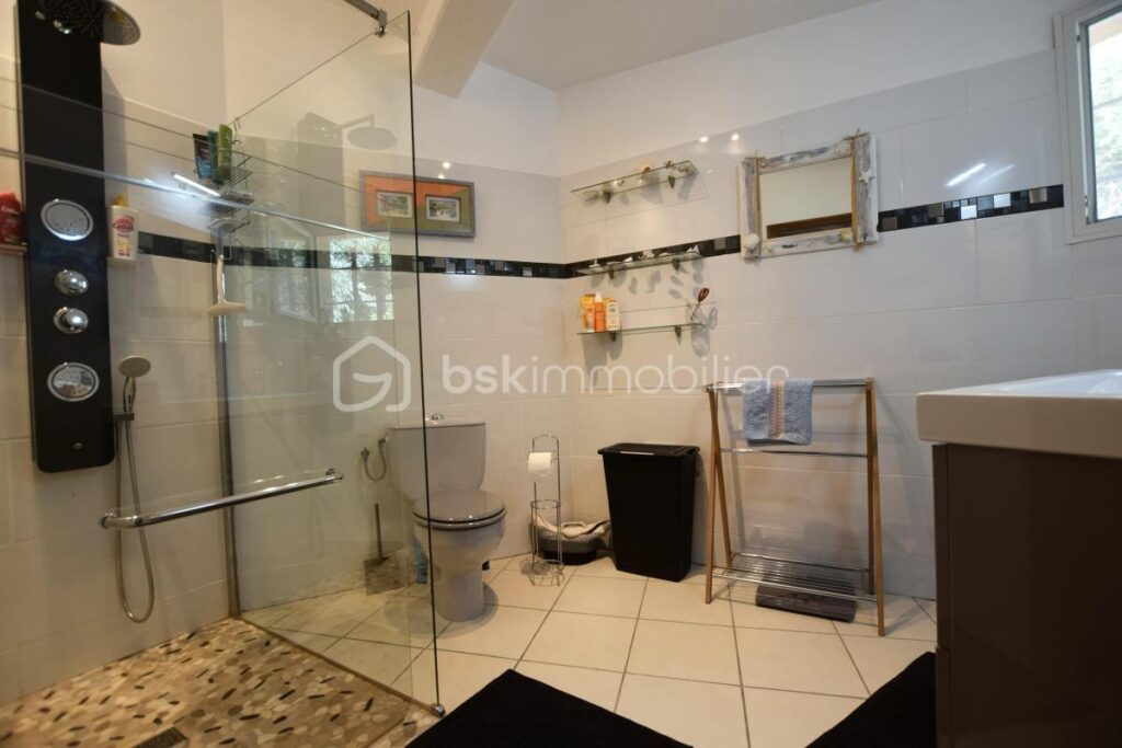 Superbe villa de 148 m2 sur une terrain de 2400 m2 – 5 pièces – 4 chambres – 148 m²