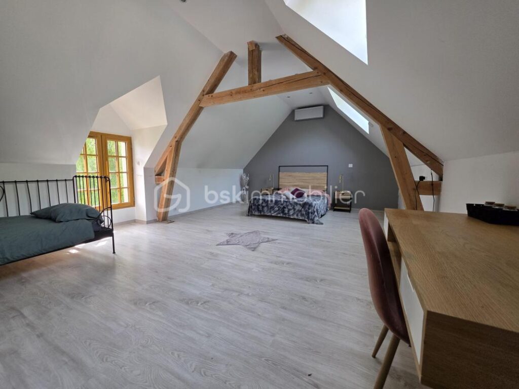 Propriété d’exception 16 pièces 7 chambres à Sens 5 minutes de la gare qui mène à Paris Bercy en 54 minutes – 16 pièces – 6 chambres – 367 m²