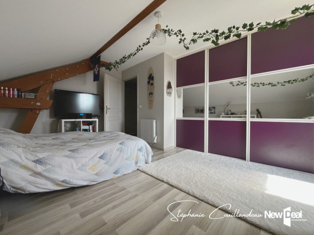 Jolie maison en parfait état avec grand terrain, piscine et belle vue lac à Grésy sur Aix – 5 pièces – 4 chambres – 119 m²