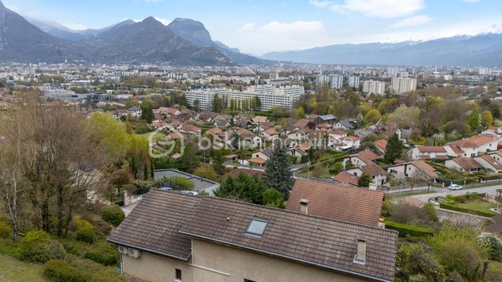 Maison d’architecte de 180m2 – 8 pièces – 7 chambres – 180 m²