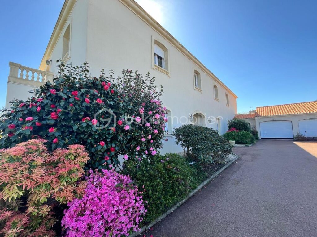 PROPRIETE D&rsquo;EXCEPTION 25 MIN DE NANTES – 12 pièces – 8 chambres – 483 m²