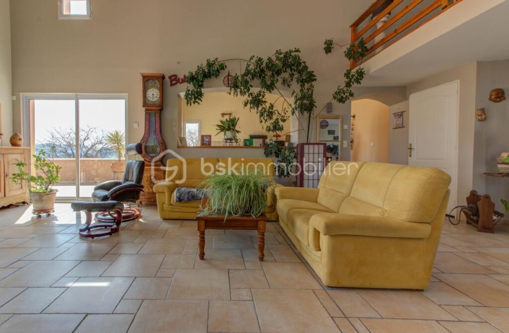 Vue panoramique 180° – Position dominante – À 15 min de Montélimar – 6 pièces – 4 chambres – 194 m²