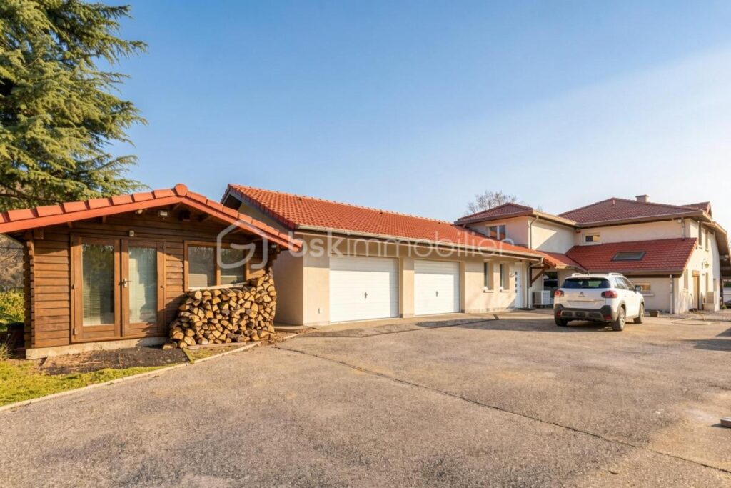 Propriété haut de gamme avec piscine & vue dégagée – 264 m² Brié et Angonnes – 8 pièces – 4 chambres – 274 m²