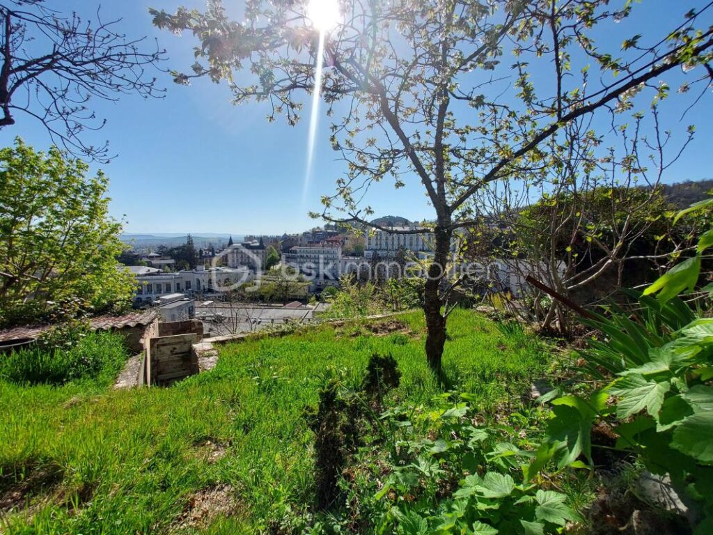 ✨ Appartement T3 avec jardin et vue exceptionnelle à Royat ✨ – 3 pièces – 2 chambres – 65 m²
