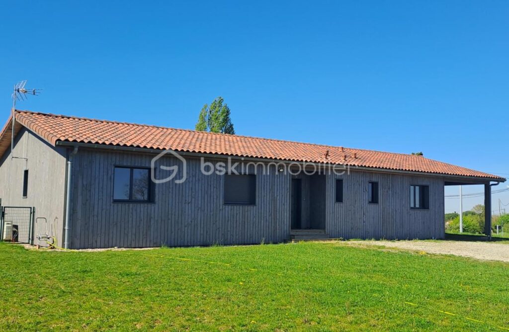 Maison en bois T6 sur 3580 m² – 6 pièces – 4 chambres – 136 m²