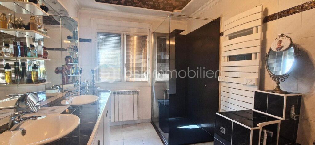 Maison familiale avec T2 indépendant, grands volumes, piscine et magnifique jardin – 5 mns de Dax – 6 pièces – 4 chambres – 200 m²