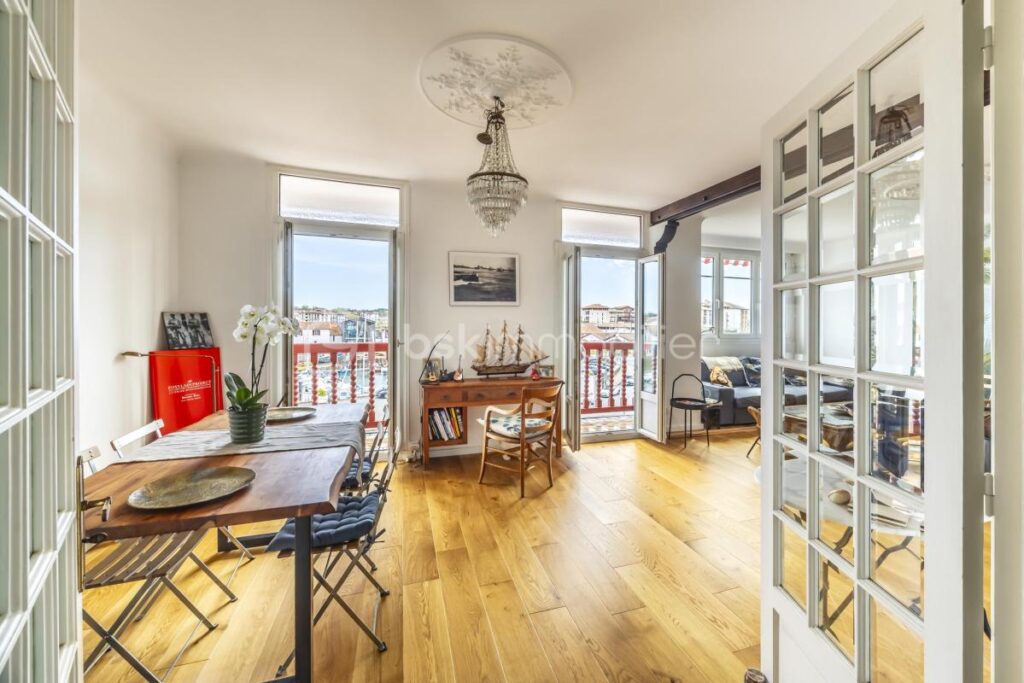 Duplex d’exception avec vue imprenable sur le port de Ciboure – 4 pièces – 2 chambres – 134 m²