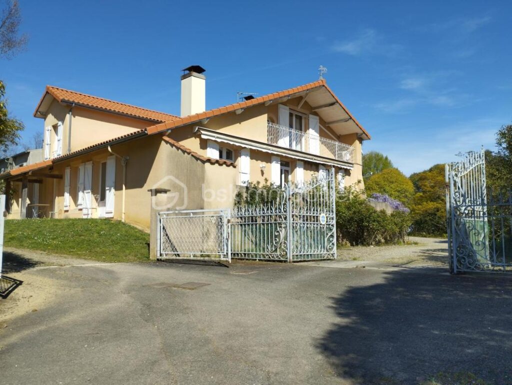 Domaine de charme sur les côteaux Est de Tarbes – NR pièces – NR chambres – 720 m²