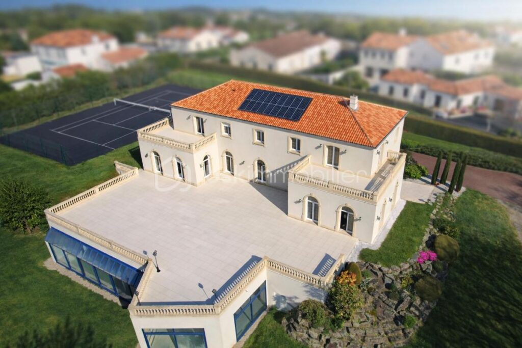 PROPRIÉTÉ 483m2 – 12 pièces – 8 chambres – 483 m²