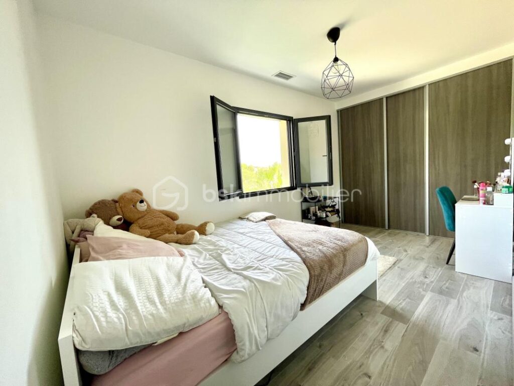 VILLA PLAIN PIED 186M²- VUE DEGAGEE -4 CHAMBRES-PISCINE- GARAGE- 34800 – 6 pièces – 5 chambres – 186 m²