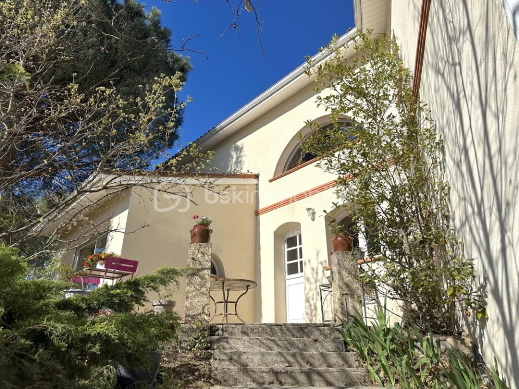 VILLA 7 PIÈCES – 200M2 – 7 pièces – 5 chambres – 200 m²