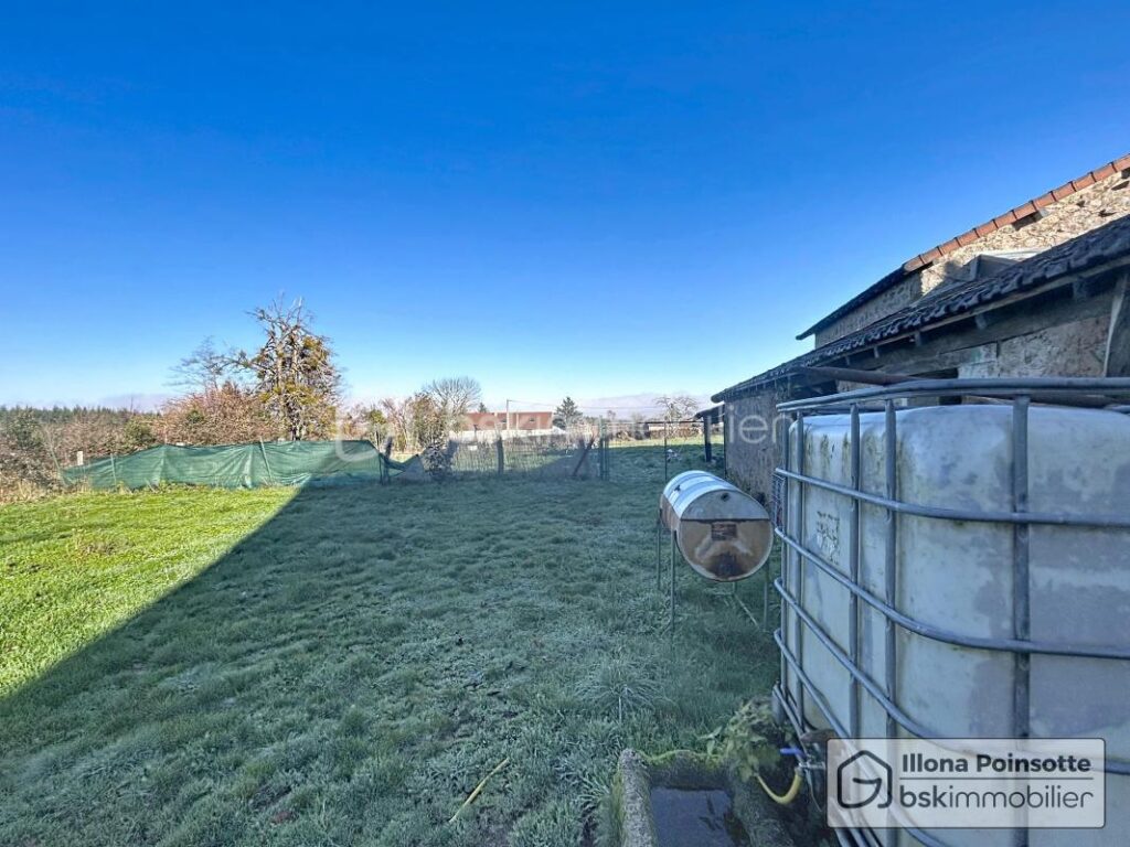 Maison avec dépendances et 1 hectare de terrain – 5 pièces – 4 chambres – 100 m²