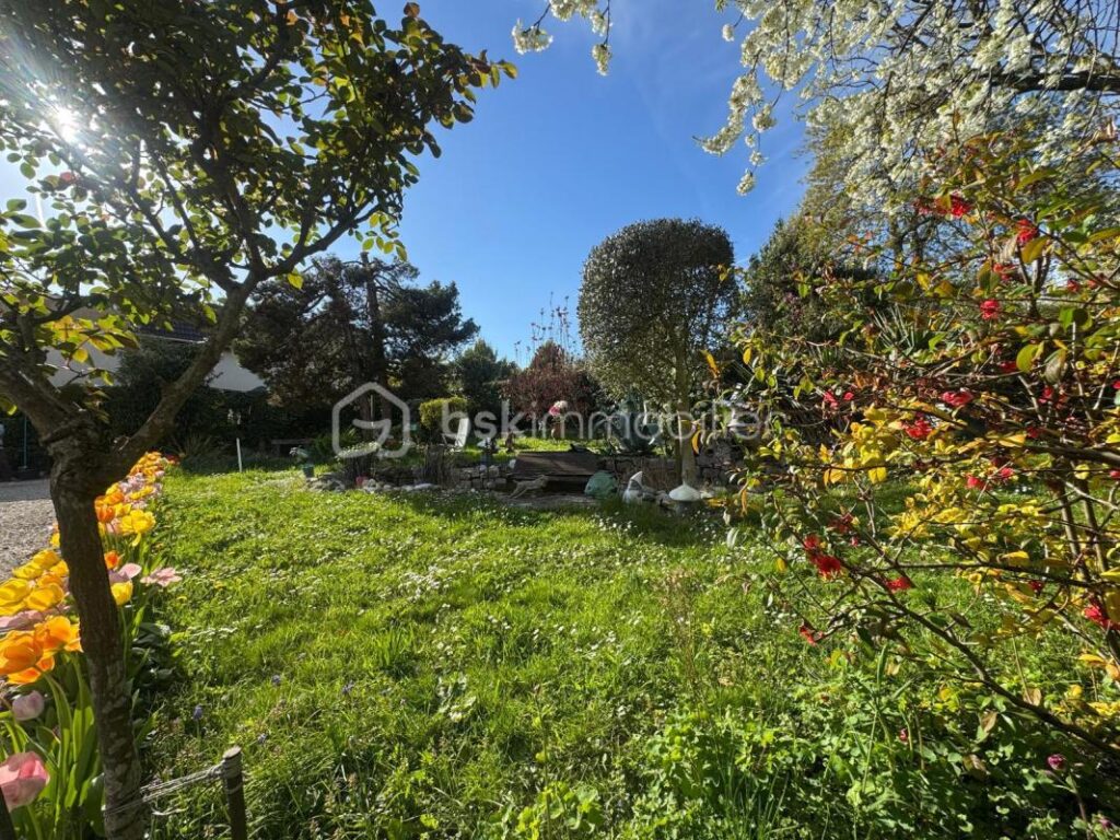 Maison traditionnelle 6 pièces au calme avec sous-sol/garage/terrasse/carport/jardin – 6 pièces – 5 chambres – 135 m²