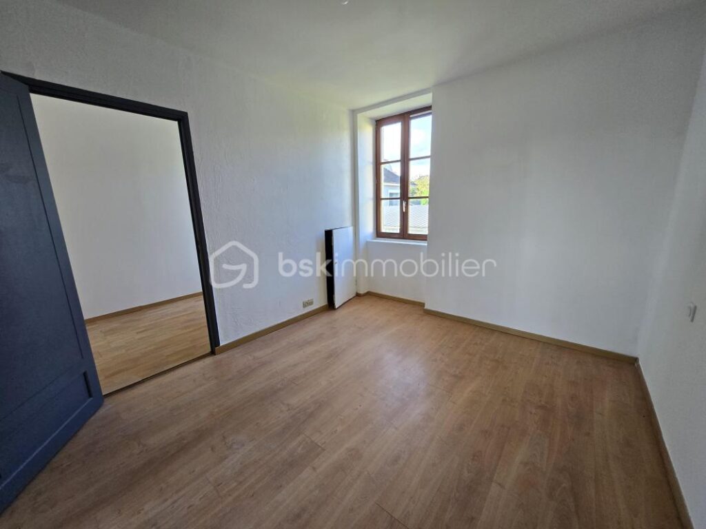 Magnifique Maison de village de 133m² à Saint Léger des Vignes – 6 pièces – 5 chambres – 133 m²