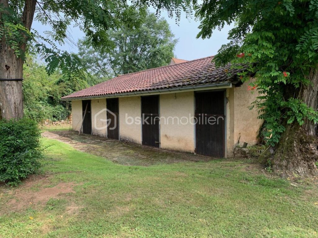 Propriété de 2 belles maisons de style Périgourdin avec piscine – 10 pièces – 6 chambres – 240 m²