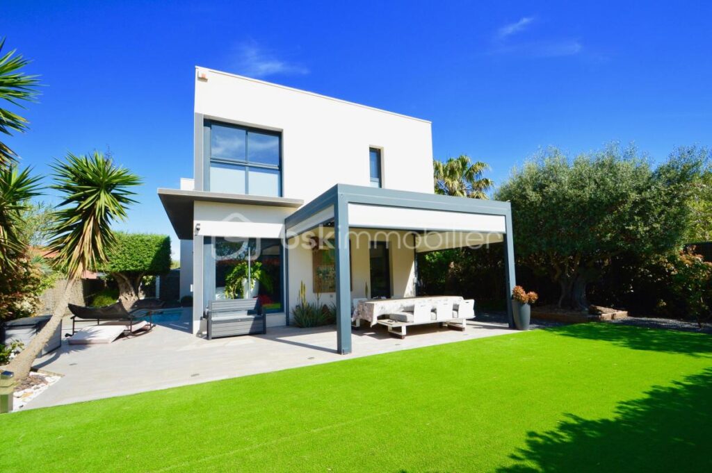 Belle villa avec jardin, garage et piscine – 5 pièces – 3 chambres – 180 m²