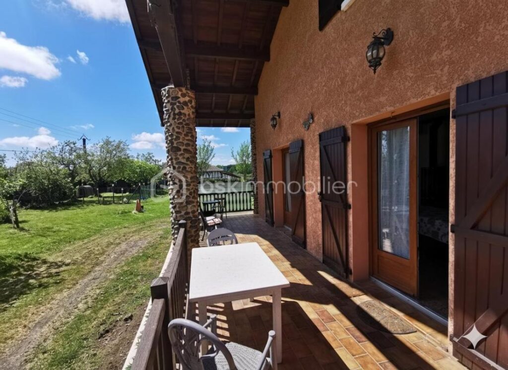Grande maison familliale – propriété équestre – 6 pièces – 4 chambres – 128 m²